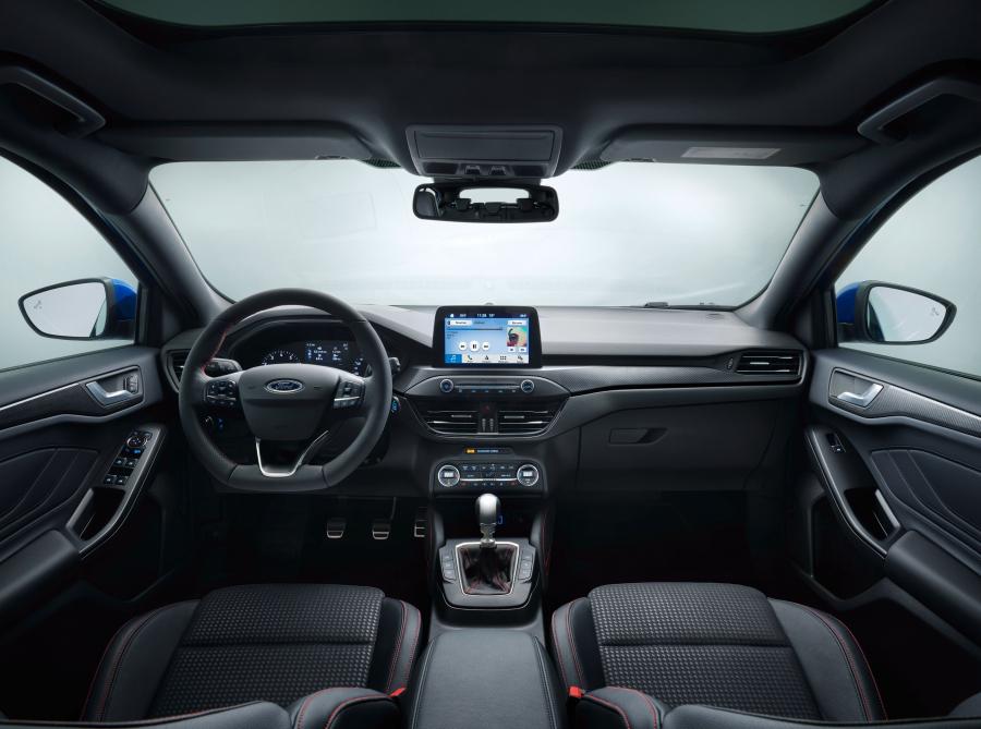 Торпедо Ford Focus ST-Line 2018 года  (WW) (фото 17 из 42)